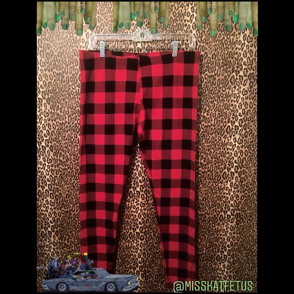 ♥️💀BLACK & RED PLAIDED LEGGING💀♥️